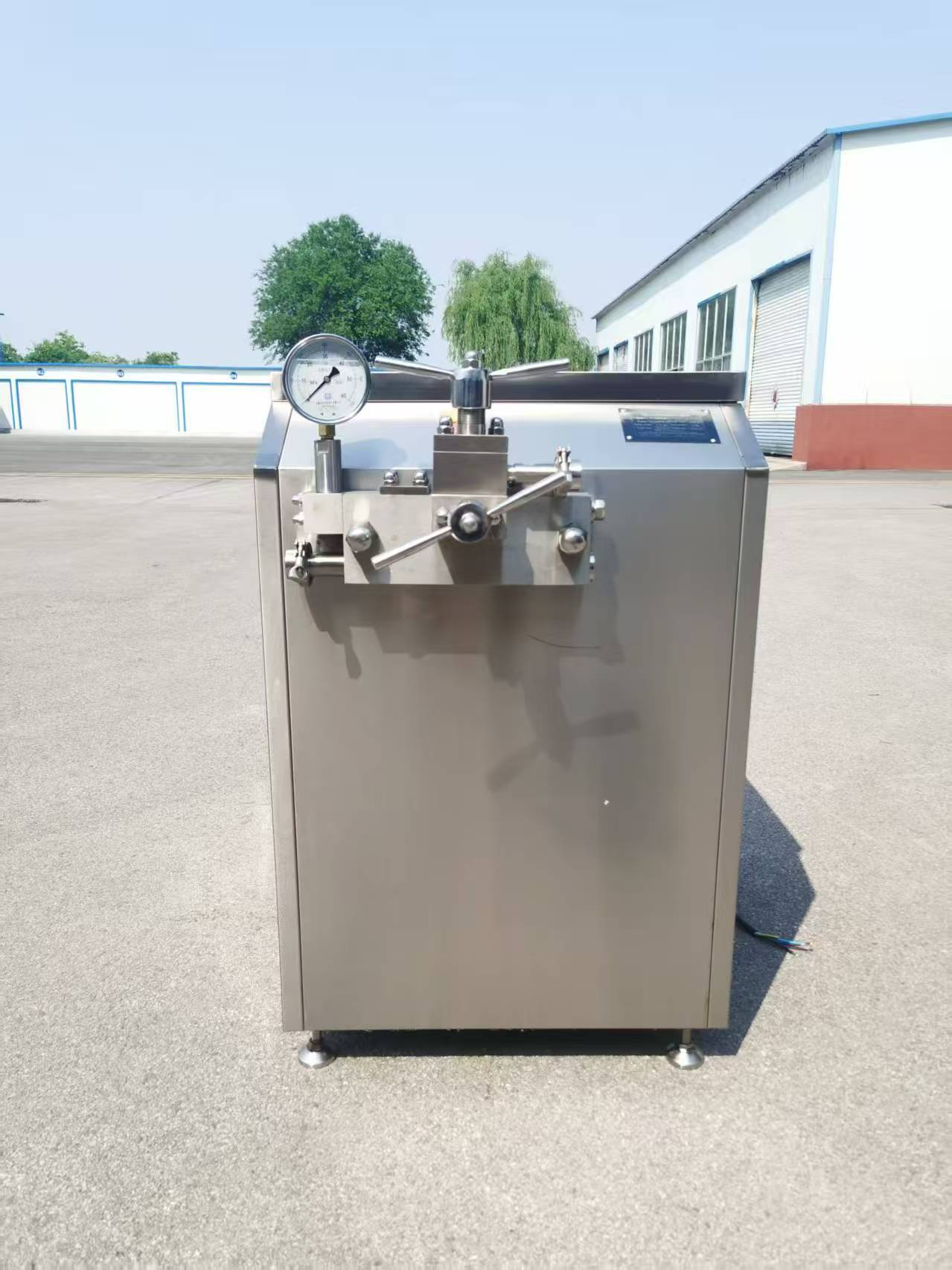 High pressure homogenizer